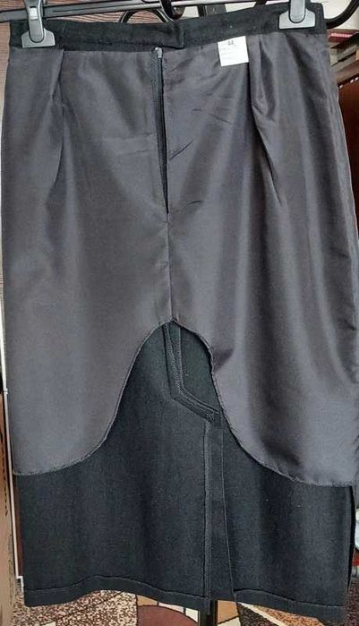 Dwie spódnice: czarna i brązowa. Gratis: trzecia spódn. i konturówka!