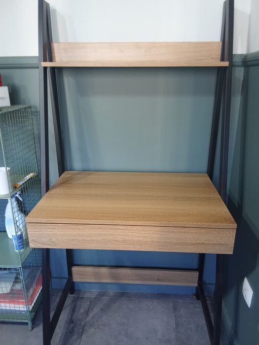 Vendo SECRETÁRIA completamente nova