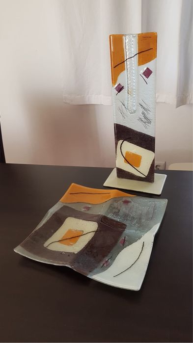 Conjunto de peças em vidro pintadas da Marinha grande