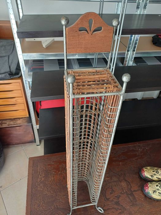 Coluna para arrumação de 30 Cd´s