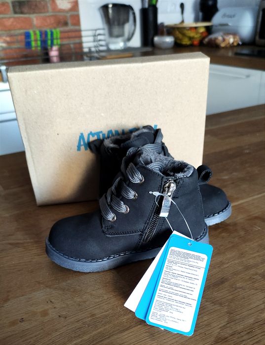 Kozaki CCC, granatowe buty zimowe buciki na suwak ciepłe futerko, 22