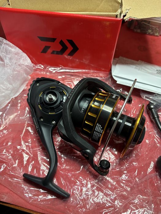 Carreto pesca Daiwa BG8000 novo