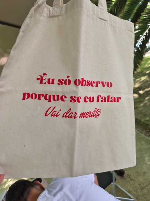 Tshirts, canecas e porta-chaves personalizados