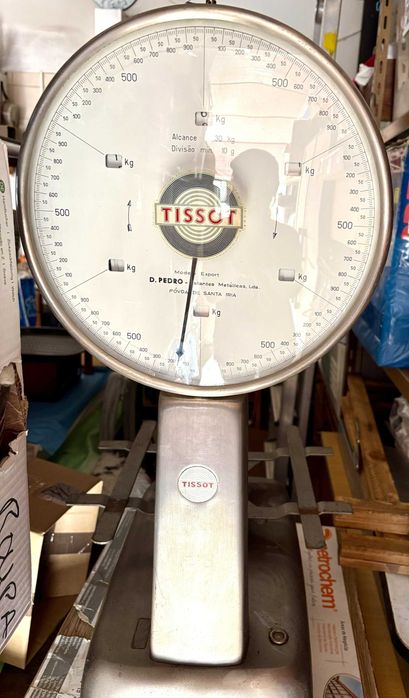 Balança antiga, usada em serviços públicos.