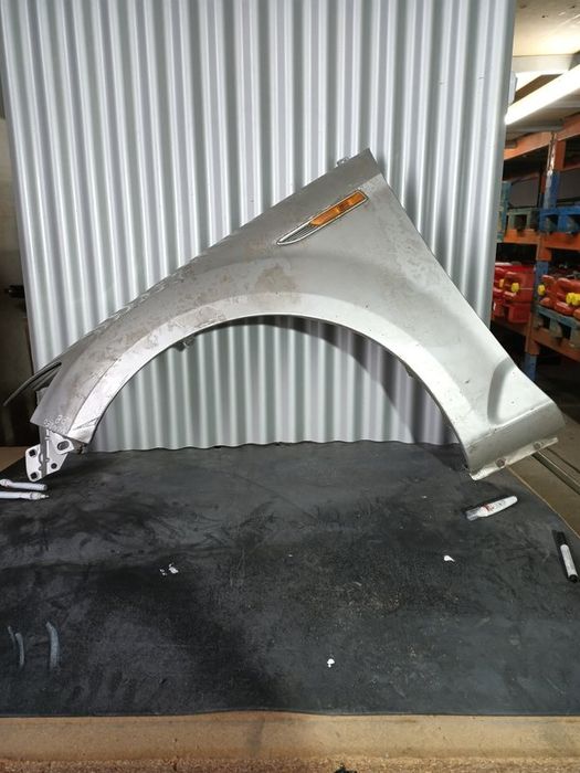 Guarda Lamas Ford Mondeo III ESQUERDO  Cinza