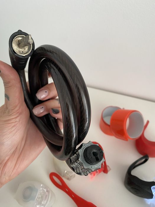 Cadeado e luzes para bicicleta