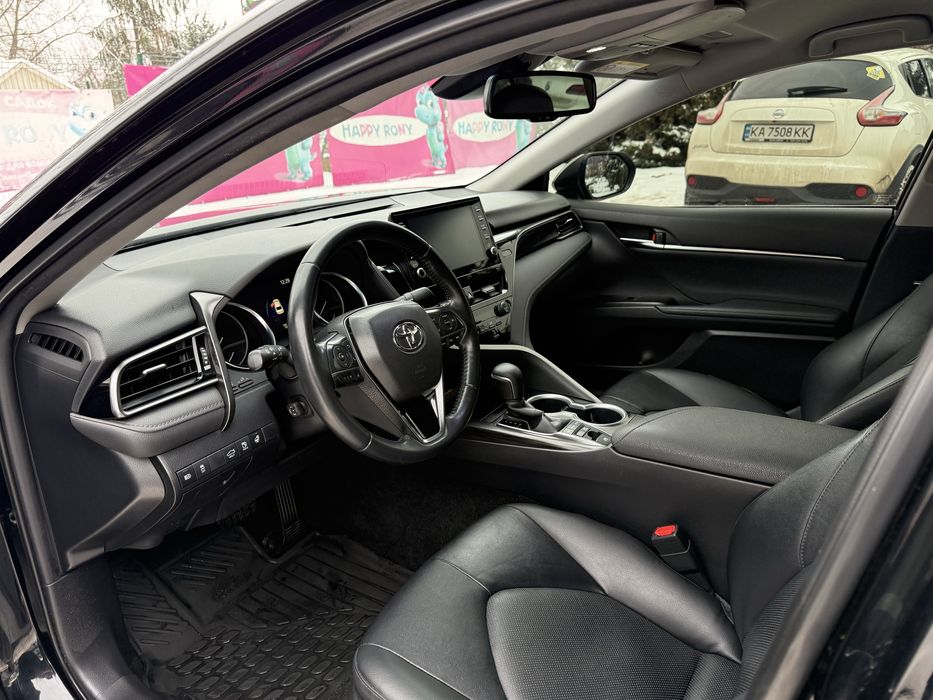 Toyota Camry HYBRID 2021 р.