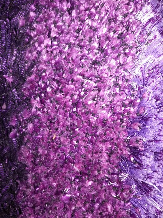 Carpete de pelo em varios tons de roxo