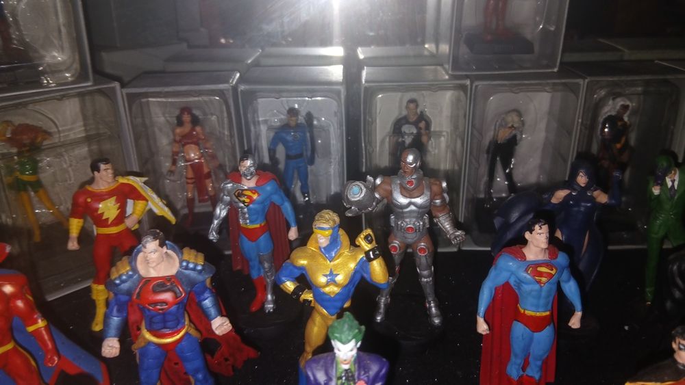Colecao  80 figura de chumbo da mavel por  400 €