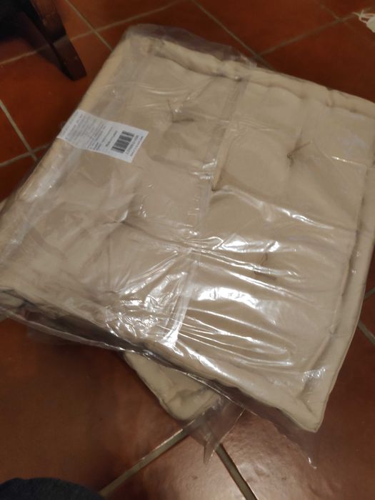 Almofadas /Couchins chão 40x40 novas