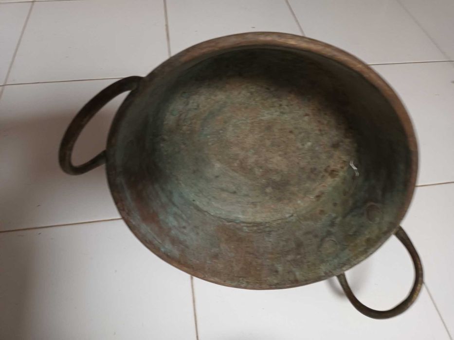 Copper Cauldron and Screwdriver from the 1960s64751290375043122