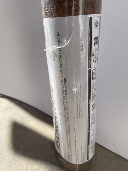 Rolo de papel de parede / revestimento decorativo.