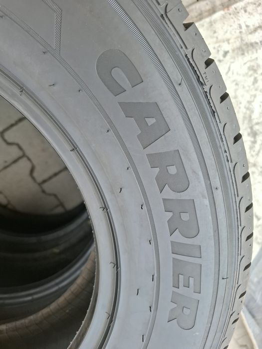 235/65/16C Pirelli CARRIER[S]