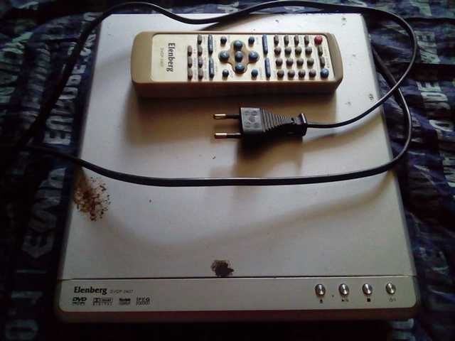 Продам DVD плеер Elenberg с пультом -не рабочий