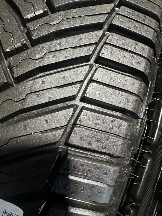 2X Michelin Agilis CrossClimate 215/60 R17C
