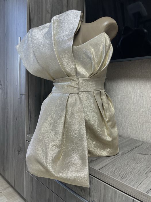 Вечірнє вбрання, S