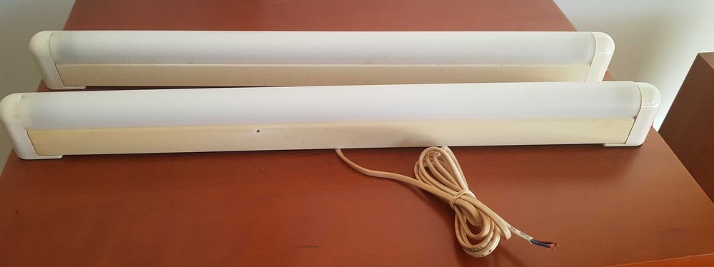 Calhas de iluminação para bancada de cozinha (2 unidades) 15€