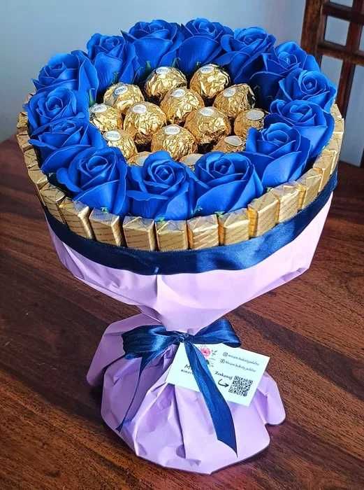 Piękny bukiet z różami, Ferrero i Merci