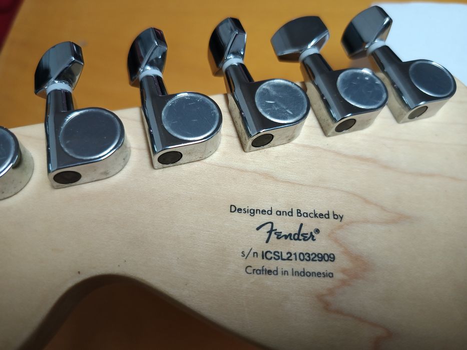 Guitarra Squier Affinity + amp + gig bag