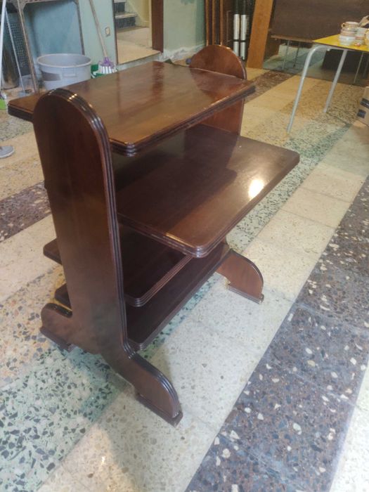 Móvel de madeira maciça