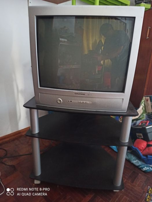 Vendo 2 televisões