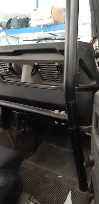 Defender Roll-bar interior