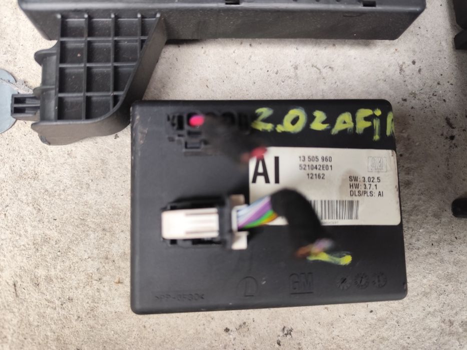 Moduł komfortu radia nawiewu haka skrzynka bezpieczników opel