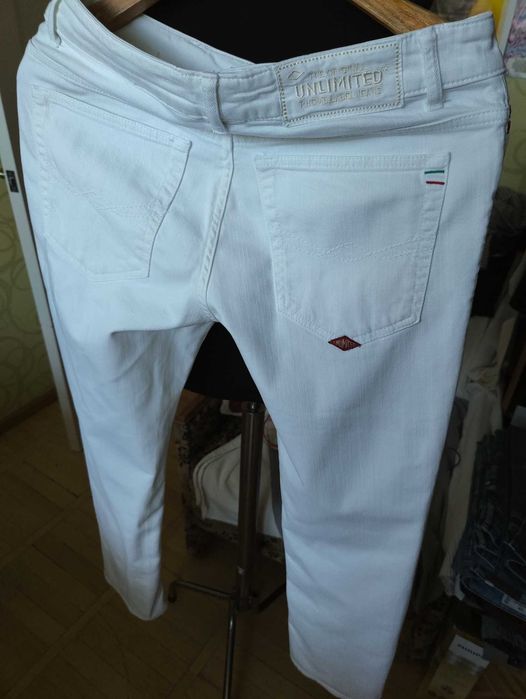 Джинсы Unlimited jeans Италия w31 stretch white.