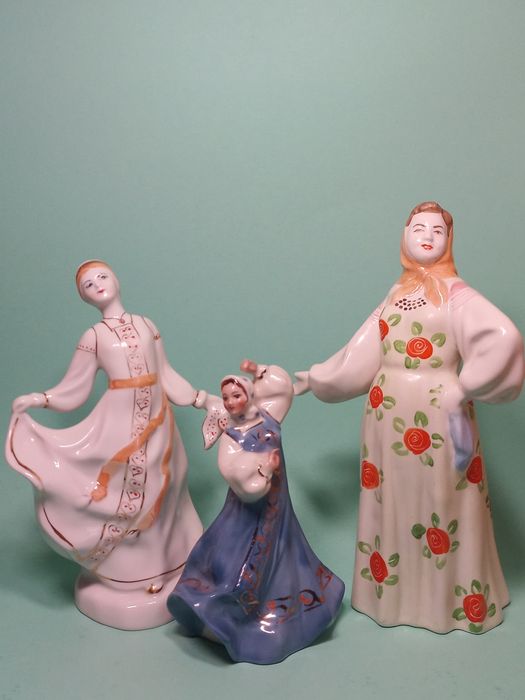 Статуэтка фарфоровая.