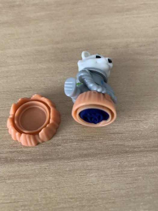 Іграшки Киндер сюрприз игрушки