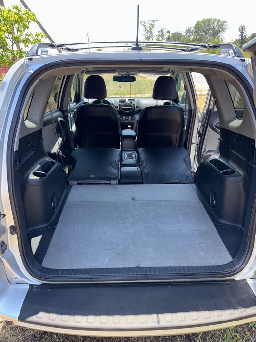 Продам сімейне авто Toyota Rav4 Long 2011