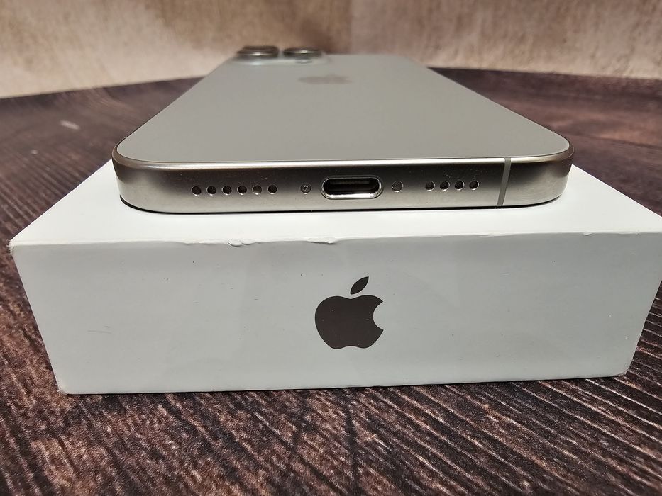 Смартфон Apple iPhone 16 Pro Max 256Gb Natural Titanium 95% гарантія