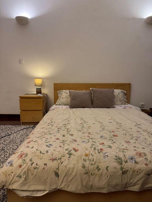 Cama Malm IKEA + Colchão + Mesa Cabeceira