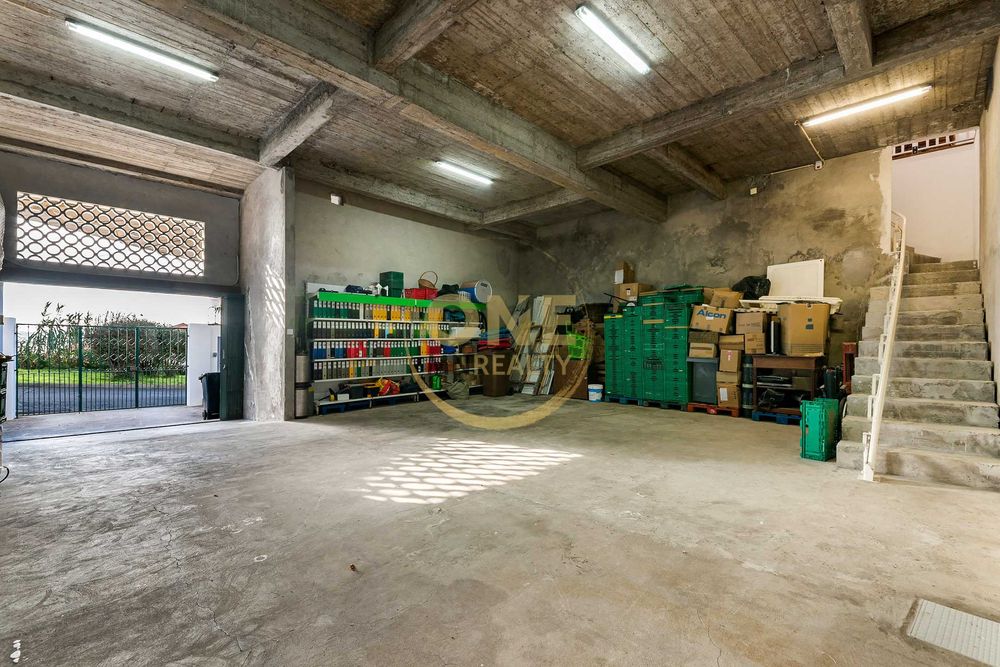 Moradia Renovada com Vista Mar e Cidade — Santa Luzia, Funchal