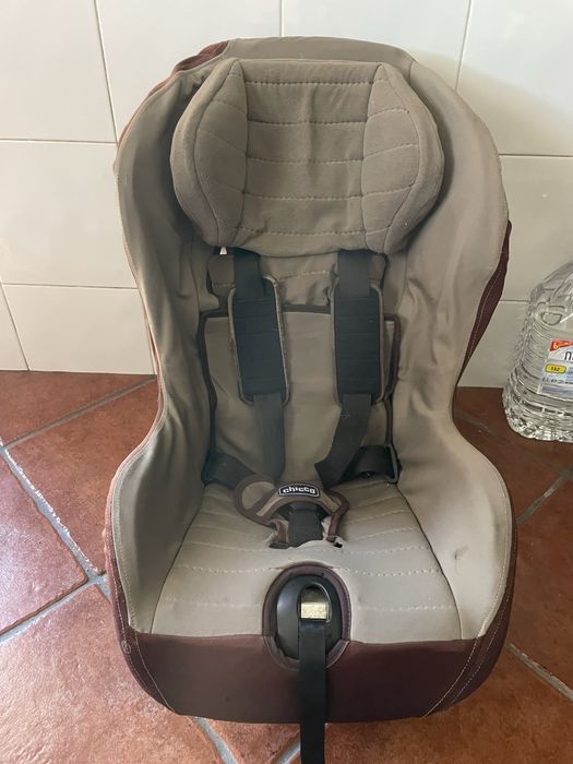 Cadeira auto da Chicco para crianças em bom estado