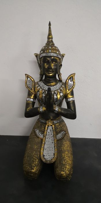 Estatueta com 74cm