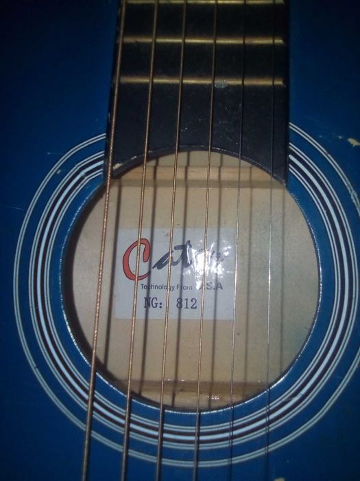 Крутая музыкальная гитра,скорей покупай,станешь крутым .. брынь