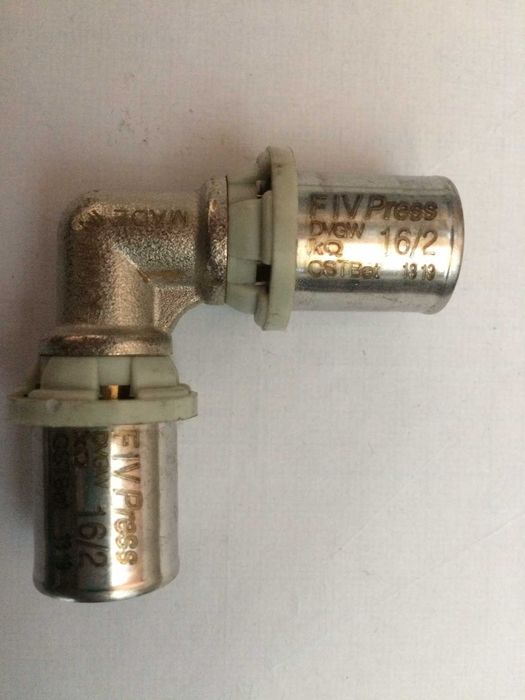 Пресс колено (угол 90°) 16х16*2.0 FIV (ФИВ) Италия