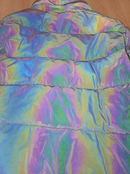 Светоотражающая,теплая куртка! ребенка будет видно на переходе дороги!