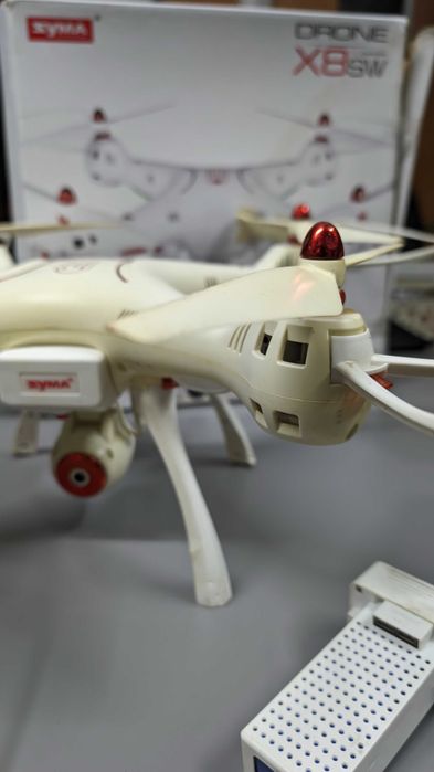 Drone Syma x8sw com varias peças extras e 2 baterias