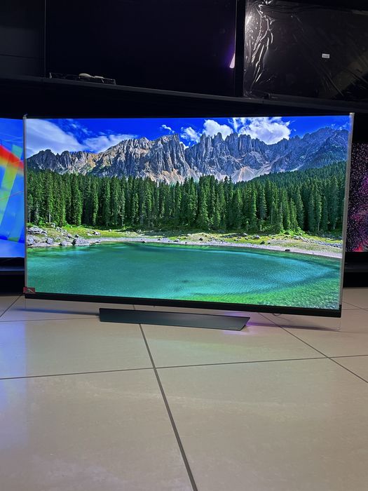 65’ LG OLED65E8.