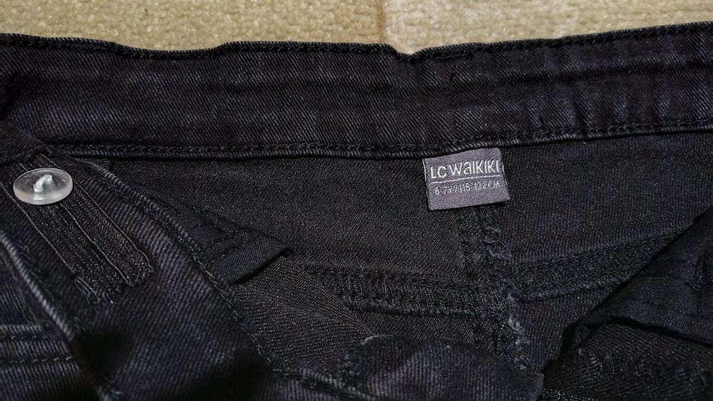 Продам котоновые джинсы на мальчика .