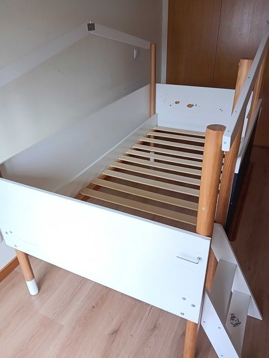 Cama criança + colchão (quadro+escorrega)