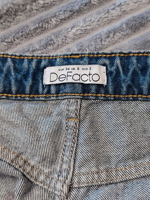 Джинси фірми DeFacto