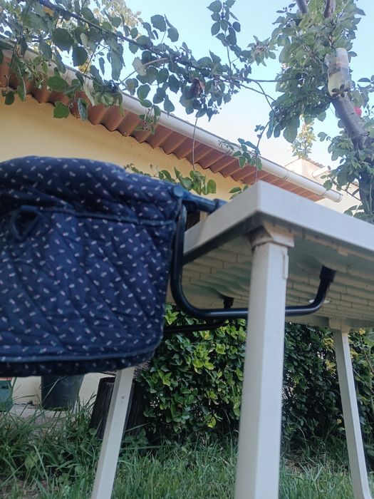 Cadeirinha de mesa para bebé