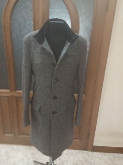 Елегантне чоловіче пальто.