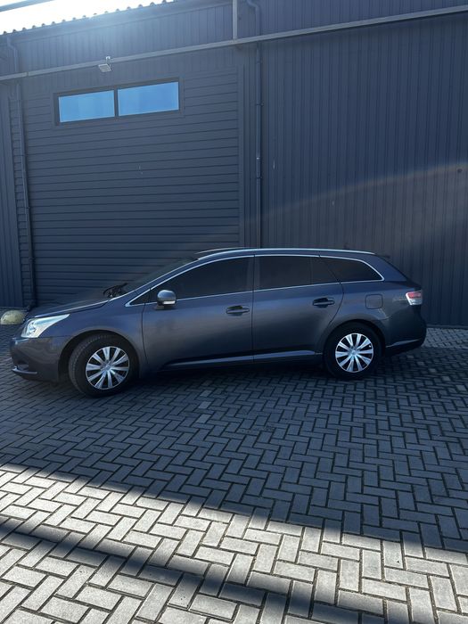 Toyota Avensis 1.8 бензин