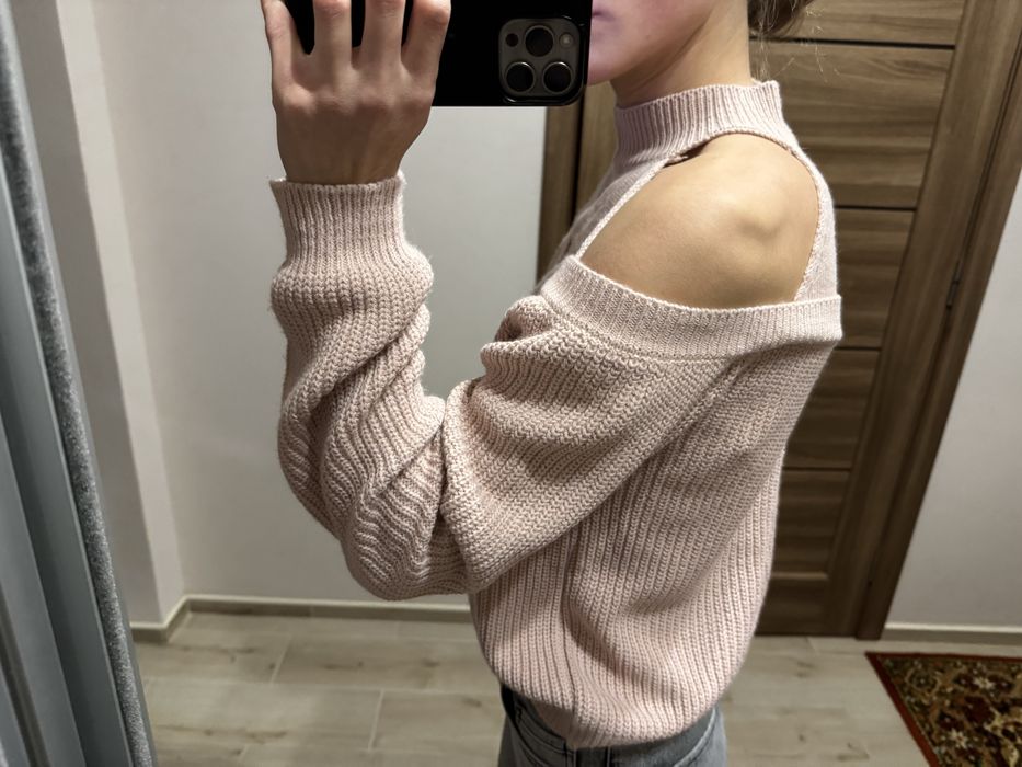 Светр стильний вʼязаний  з відкритими плечима