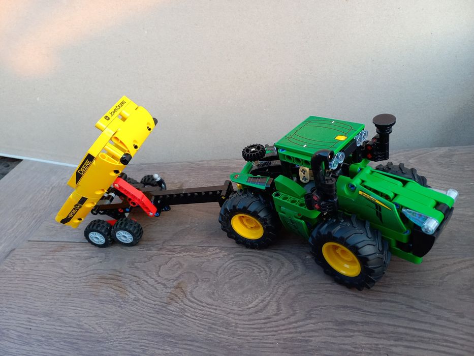 LEGO Technic 42136 John Deere 9620R 4WD
