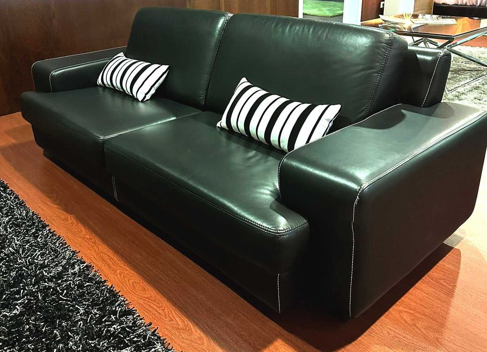 Sofá em PELE - NOVO